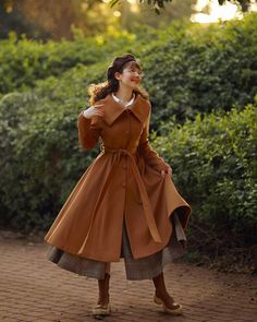 "❤❤This brown fit and flare coat that is simply elegant and will be an everlasting addition to your outerwear lineup. ★★FEATURES 50% wool, 50% fiber and nylon Fully liner with polyester Two side Seam pockets Bigger collar Long sleeve Single Button front Closure Fit and Flare  Below knee length Perfect for Winter, Autumn Dry clean Fabric swatch https://etsy.me/3yP53Zi ★★ Mode size Height approx 170 cm (5′ 7″)  Bust 84 cm (33\") bust Waist 66 cm (26\") She wears size XS. ★★ Custom order selection, Frock Coat Women Outfit, Cottagecore Winter Coat, Peacoat Outfits For Women, Women’s Winter Coat, Victorian Coat Women, Fantasy Winter Outfits, Vintage Coat Outfit, Winter Princess Outfit, British Fashion Classic