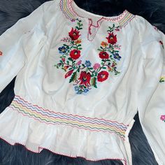 Gorgeous Traditional Peasant Blouse 100% Handmade Embroidered 100% Authentic Snap Button Closure On Side Vintage Peasant Blouse, Mexican Peasant Blouse, Peasant Blouse, Snap Button, 1970s, Color White, Womens Tops, My Style, Women Shopping