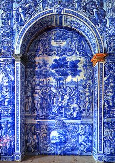 an archway with blue and white tiles on it