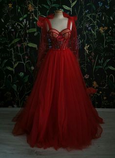 Musa Aesthetic, Chotronette Dresses, Red Velvet Prom Dress, Red Tulle Prom Dress, Gaun Abad Pertengahan, Filmy Vintage, Velvet Prom Dress, Lace Evening Gowns, Long Evening Dress