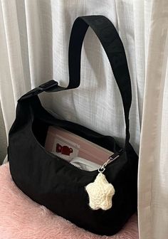 Acubi Fashion Bags, Diy Baggu Bag, Baggu Bag Aesthetic, Baggu Crescent Bag Aesthetic, Baggu Bag Outfit, Baggu Accessories, Baggu Bag, Aesthetic Purse, Baggu Bags