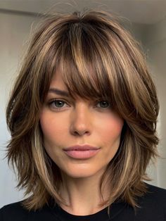 Layered Bottom Hair, Short Layered Hair For Women, Modern Medium Hairstyles, 50 Plus Hairstyles Over 50, Feathered Bob