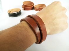 Pulsera de cuero de doble envoltura cuero pulsera mujeres | Etsy Everyday Double Band Leather Bracelet, Brown Leather Wrap Bracelet For Gift, Brown Leather Wrap Bracelet As Gift, Brown Leather Wrap Bracelet Gift, Brown Leather Cuff Bracelet For Everyday, Brown Leather Strap Cuff Bracelet For Everyday, Everyday Brown Leather Strap Cuff Bracelet, Everyday Brown Leather Cuff Bracelet, Craft Paper Bag