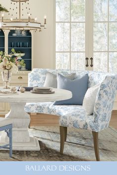 Photo of blue and white dining room French Blue Chairs, French Country Dining Room, Nook Table, French Country Dining, Country Dining Rooms, Formal Dining Set, Dining Setting, Beautiful Dining Rooms, Pedestal Dining Table