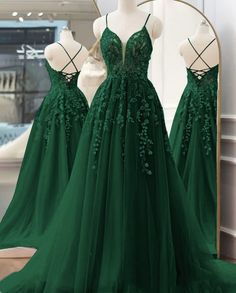 Robe de mariée appliquée à long cou Green Prom Dresses, Robes Glamour, Green Evening Dress, Green Prom, Green Tulle, Tulle Sleeves, Lace Party Dresses, Lace Formal Dress, Long Prom Dresses