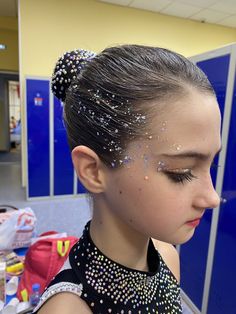 Gymnastics Makeup, Gymnast Hair, Hair Designs For Girls, Cheer Makeup, Dancer Photography, Competition Hair, Love Sparkle, Festival Hair