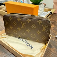 Authentic Lv Zippy Wallet. Great Condition. Louis Vuitton Wallet Women, Bags Louis Vuitton, Louis Vuitton Brown, Louis Vuitton Wallet, Purse Accessories, Louis Vuitton Bags, Long Wallet, Wallets, Bag Lady