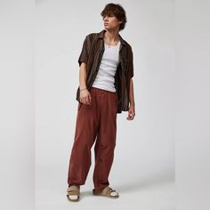 Textured 14w Cotton Cord Pants By The Essential Bdg Label. Relaxed Fit With Pockets At The Sides And Back. Fitted With A Drawstring Waist. Urban Outfitters Exclusive. Features - Corduroy Pants From Bdg - Drawstring Waistband - Uo Exclusive Content + Care - 100% Cotton - Machine Wash - Imported Red Pants Outfit, Corduroy Pants Outfit, Pants Drawing, Cord Pants, Urban Outfitters Men, Skater Fit, Pants Outfit Men, Balloon Pants, Cords Pants