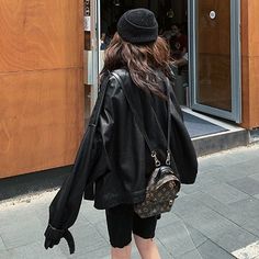 ❤Drop Shoulder Faux Leather Blouson❤ Unit (cm)

S.

Length 56 Sleeve length 50 Chest measurement 142

M.

Length 57 Sleeve length 51 Chest measurement 146

L.

Length 58 Sleeve length 52 Chest measurement 150

XL

Length 59 Sleeve length 53 Chest measurement 154 Press The Button, Pearl Bag, Quilted Bag, Cute Bags, Drop Shoulder, Soft Leather, Bomber Jacket, Super Cute, Faux Leather