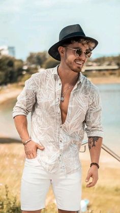 Fiji Vacation, Beach Outfit Men, Mens Summer Outfits, Mens Casual Outfits Summer, Munnar, Men With Street Style, Mia 3, Mode Casual, Men Beach