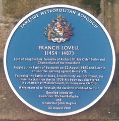 a plaque on the side of a stone wall that reads franois loveli