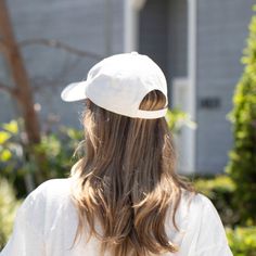 “Happiness” embroidered Mantra® hat made of 100% GOTs Certified organic cotton.A reminder so simple, yet so powerful that changes one's outlook on life. It helps us realize the power of our minds and the power of our attitude. A simple step in the path to a more positive life and a constant reminder to choose happiness. Size Adjustable to fit most heads. Material Certified organic cotton. Sustainably made. White Cotton Dad Hat With Flat Brim, White Cotton Flat Brim Dad Hat, White Cotton Everyday Baseball Cap, White Cotton 5-panel Dad Hat, Everyday White Cotton Trucker Hat, Casual White Cotton Fitted Hat, White 5-panel Cotton Dad Hat, Everyday White Curved Brim Hat, White Curved Brim Hat For Everyday