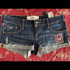 Hollister Jean Shorts Women’s Size 3 New With Tag Hollister Outfits Aesthetic, 2000s Shorts, 2000s Hollister, Inner Monster, Hollister Clothes, Jean Shorts Women, Hollister Jean Shorts, Vintage Hollister, Mom Jeans Shorts