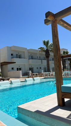 an empty swimming pool in front of a hotel