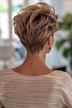 Classy Short Hairstyles, Short Silver Hair, Wedge Hairstyles, Messy Short Hair, Choppy Hair, Short Choppy Hair, Short Hair Older Women, Edgy Short Hair