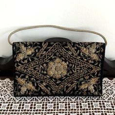 Vintage Evening Bag With Handwork For Formal Occasions, Vintage Clutch With Handwork For Parties, Vintage Party Clutch With Handwork, Vintage Handwork Clutch For Party, Vintage Handwork Evening Bag For Party, Antique Embroidered Evening Bags, Vintage Embroidered Evening Bags, Vintage Handwork Evening Bag For Wedding, Victorian Style Gold Embroidered Bag