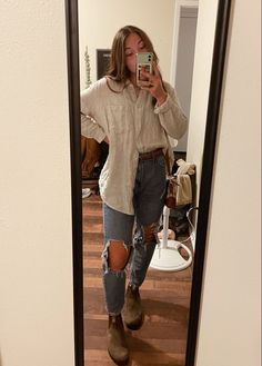 Boho Outfits Jewelry, Fall Outfit Inspo 2022 Casual, Blundstone Western Outfit, Easy Elevated Outfits, Mom Jeans And Blundstones, Crunchy Fall Outfits, Outfit Ideas Granola Girl, Blundstones With Jeans, Dressy Granola Outfits