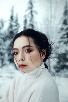 Winter Self Portrait Photography, Winter Portraits Woman, Snow Portrait Photography, Winter Shoot Ideas, Winter Photoshoot Ideas, Snow Portrait, Art Portrait Photography