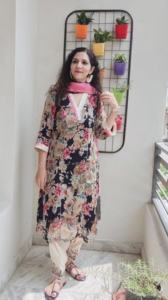 Punjabi Kurta Designs Women, Printed Suit Stitching Design, Cotton Suit Stitching Designs, Suite Neck Design For Women, Summer Punjabi Suits, Latest Stylish Suits Design, Printed Suits Design Indian, Cotton Suits Design Latest, Cotton Embroidery Suits