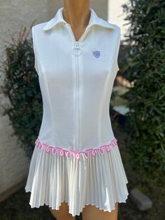 Here is a vintage 1970s Polyester tennis dress. Made by Kim Morgen. Size 9-10. Bust 32",waist 32", length measured from top of shoulder down to hem 28". Zips up the front. Cute pink trim with a pleated skirt.Has a line pull on one side. Very nice vintage condition. Tennis Bag, Womens Sports, Pink Trim, Tennis Dress, Vintage 1970s, Cute Pink, Sports Women, Pleated Skirt, Sport Fitness