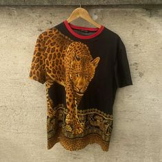 Versace Leopard Animalier Print Cotton T-Shirt Versace Leopard Animalier Print Cotton T-Shirt Composition And Details 100% Cotton Shipped Out Today! Casual Tiger Print T-shirt For Summer, Versace Shirts, Short Sleeve Tiger Print T-shirt For Summer, Relaxed Fit Leopard Print Graphic T-shirt, Casual Short Sleeve Tiger Print T-shirt, Versace Gold, Casual Short-sleeved Tiger Print T-shirt, Gold Black, Cotton T Shirt