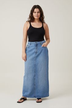 "Casual and Chic: Denim Skirt Looks You'll Love" Denim Maxi Skirt Outfit Summer, Maxi Skirt Outfit Summer, Vintage Summer Outfits