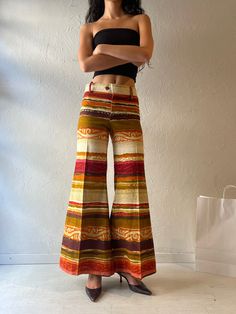 - Vintage 1970s abstract pattern bell bottoms - Feels like a thick linen blend - Zipper fly - Tagged 9 - 10  Waist: 29" Hip: 17.5" Inseam: 31" We are not responsible for lost, stolen, or damaged packages once they have been shipped. Any additional customs duties or taxes incurred on international orders are the responsibility of the buyer. Please note that our items are vintage and may have minor flaws or imperfections due to their age, which adds to their unique character. Funky Bell Bottoms, 1970s Bell Bottoms, 70s Bell Bottoms Outfits, 60s Fashion Hippie, Late 60s Fashion, 70s Pants, Womens Trousers