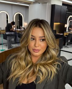 Brunette Balayage Hair, Balayage Brunette, Balayage Hair, Makeup Inspo, New Hair, Hair Inspo, Balayage, Hair Color, Hair Makeup