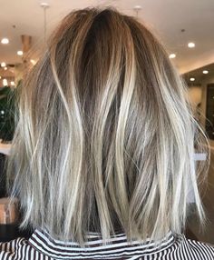 Highlighted Blonde Bob, Dark Blonde Bob With Highlights, Blonde To Bronde Short Hair, Natural Grey Hair With Highlights, Fall Blonde Bob, Ashy Blonde Bob, Natural Blonde Bob, Short Ash Blonde Hair, Blonde Lobs