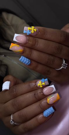 Acrylic Nails Short Design Art Ideas, Nail Designs For Black Girls Style, Acrylic Nail Set Short, Nails Acrylic Trendy 2023, Mid Length Nail Ideas, Orange Birthday Outfits Black Women, Short Cute Birthday Nails, Under Nail Design