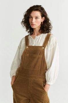 Overalls Dress Outfit, Outfit With Overalls, Salopette Outfit, Melanie Martinez Outfit, Countryside Outfit, Brown Overalls, Dungaree Outfit, Sundress Outfit, Corduroy Dungarees