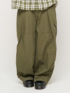 Composition : COTTON 100%Country of Origin : KOREA Military-style Relaxed Fit Bottoms With Pockets, Military Style Bottoms With Pockets And Relaxed Fit, Military Style Relaxed Fit Bottoms With Pockets, Baggy Military Bottoms With Pockets, Baggy Cotton Military Pants, Baggy Military Cotton Pants, Baggy Military Style Cotton Pants, Baggy Military Bottoms For Spring, Military Style Baggy Pants With Patch Pockets