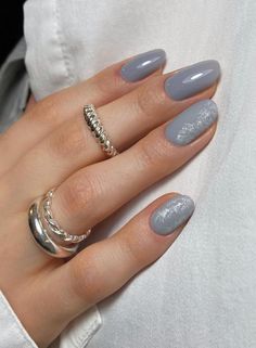 35+ Elegant & Classy Winter Nails I'm Obsessing Over! Winter Nails Trends, Short Red Nails, Fun Nail Ideas, Subtle Nail Art, Chic Manicure, Long Almond, Elegant Nail Designs