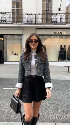 Old Money Autumn Outfits Women 2024: 25+ Ideas You Will LOVE 23 25 Fashion Woman, Europe Women Fashion, Work Outfits Business, Classic Chic Winter Outfits, Fancy Work Dinner Outfit, Styling Tweed Jacket, Spring Outfit Skirt, How To Style A Tweed Jacket, Sophisticated Outfits For Women