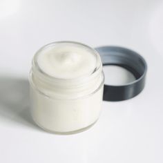 Creamy, natural face moisturizer made from simple, non-toxic ingredients will leave your skin feeling hydrated and smooth. Moisturizer For Glowing Skin, Anti Aging Face Cream Diy, Best Natural Face Moisturizer, Face Cream Diy, Diy Face Moisturizer, Natural Face Moisturizer, Aging Face, Face Products, Anti Aging Face Cream