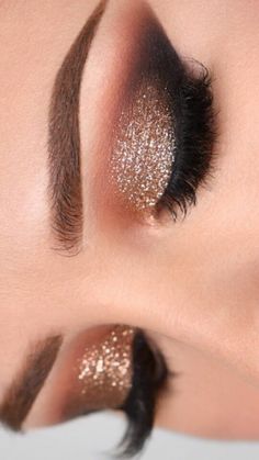 Smoky Glitter Eye, Elegant Eyeshadow Looks, Make Up Halloween, Golden Eye Makeup, Shimmer Eye Makeup, Wedding Eye Makeup