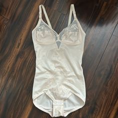 Unworn Bodysuit - Fit Size Xs Waist 24-25 It Shapes Up The Waist, Could Pair With Shorts Or Pants For Sexy Look Elegant Fitted Bottoms With Lined Body, Size 2, Womens Tops, Cream, Pants, Women Shopping, Color, Trousers