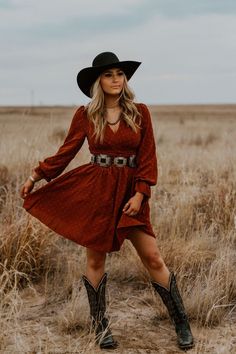 Vaquera Outfits, Country Outfits Women, Country Chic Outfits, Cowgirl Style Outfits, Cowgirl Outfit, Western Photography, Western Clothes, Cowgirl Dresses, Wilde Westen