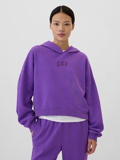 Relaxed Gap Mini-Logo Cropped Hoodie Purple Hoodies, Closet Must Haves, Clothes For School, Hoodie Gap, Gap Sweatshirt, Winter Outfits For School, Gap Logo, College Fits, Purple Hoodie