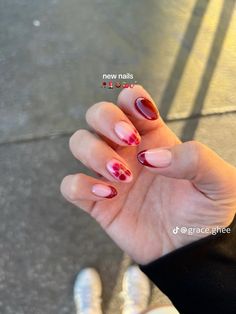 Simply Almond Nails, Nail Designs For Red Nails, Fall Season Nails Simple, Fuschia Nail Designs, Medium Gel Nails Ideas, Really Short Almond Acrylic Nails, Natural Nail Nail Art, San Francisco Nails