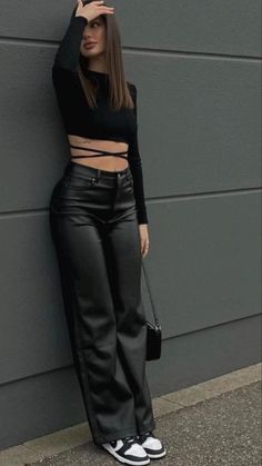 Girls Streetwear, Outing Outfit, Leather Pants Outfit, Stylish Pants, Classy Casual Outfits, Girls Summer Outfits, Cute Comfy Outfits, Pinterest Fashion, All Black Outfit