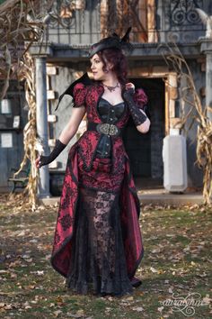 Victorian Ballgown, Gothic Vampire Costume, Steampunk Vampire, Halloween Victorian, Masquerade Dress, Chica Dark, Gothic Victorian Dresses, Gothic Gowns, Masquerade Ball Gowns