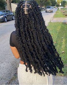 Faux Locs Thick And Long, Afro Locks Hairstyle, Butterfly Locs Braids Hairstyles, Box Braids Butterfly Locs, Hairstyles For Back To School Black Braids, Goddess Braids Faux Locs, Foc Locs Hairstyles Long, Styles For Long Butterfly Locs, Black Twisted Hairstyles