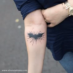 Dark Knight Tattoo Ideas, Dark Knight Tattoo, Knight Tattoo Ideas, Batman Logo Tattoo, Batman Symbol Tattoos, Batman Tattoos, Dc Tattoo, Knight Tattoo, Batman Tattoo