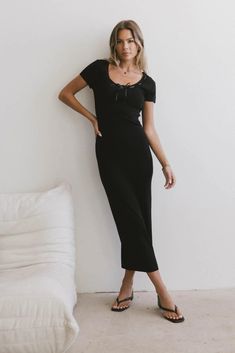 Maxi knit dress in black Long Sleeve Square Neck Dress, Long Black Dress Outfit, Velvet Midi Dress, Black Dress Outfits, Black Sweater Dress, Square Neck Dress, Pleated Midi Dress, Long Black Dress, Spring Summer Dress