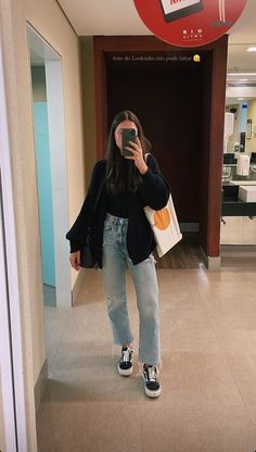 College Basic Outfits, Post College Outfits, Cinema Outfit Ideas Casual, University Outfit Ideas Casual, Outfits For Class College, Looks Vans, Outfit Ideas With Vans, Ootd Vans, Vans Ootd