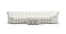 The DS 600 Sofa is a statement of modern design. Inspired by the bold lines of the 1970s, this modular piece allows endless customization. Each module connects seamlessly, offering flexibility in any space. Upholstered in premium materials, Aniline Leather and Boucle, it combines comfort with durability. Its clean, strong lines create a striking focal point, whether in a large living room or a cozy apartment. The DS 600 redefines style, blending form and function effortlessly into a timeless pie Seating Nook, Compact Apartment, Wegner Chair, Patio Sofa Set, Outdoor Patio Chairs, Set Decor, Tufted Sofa, Curved Sofa, Leather Loveseat