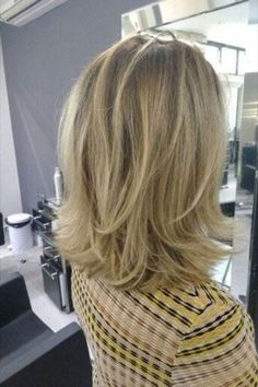 Hair Length Chart, Medium Length Hairstyles, Hair Color Crazy, Haircuts For Fine Hair, Blonde Color, A Mirror, Medium Length Hair Cuts