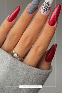 Winter Nail Inspiration: I don’t want a lot for Christmas, but this classic look is perfect. See more inspiration and Classy Christmas Nails on our Winter Nails Board and on the blog post. Christmas Song Playlist, Red Christmas Nail Designs, Winter Nail Inspiration, Red Christmas Nail, Metallic Nails Design, Snowflake Nail Design, Red Christmas Nails, Classy Christmas, White Nail Polish