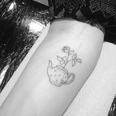 flower growing from a teapot cottagecore heart teabag hot fairycore dreamcore ethereal dollette coquette cute dainty tattoo inspo ideas ink plant mom Tea Tattoos, Tea Pot Illustration, Teapot Tattoo, Tea Tattoo, Teapot Crafts, Pottery Tea Pots, Flower Teapot, Cup Tattoo, Tattoo Tiny